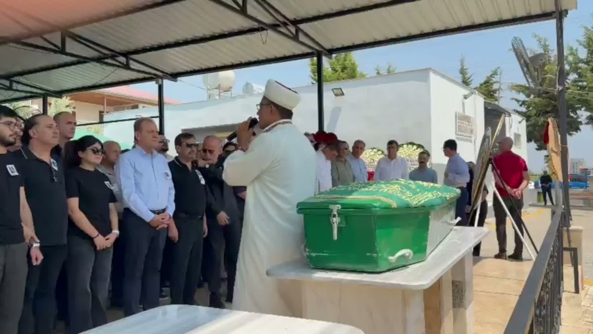 Gazeteci Duygu Öksüz Canova