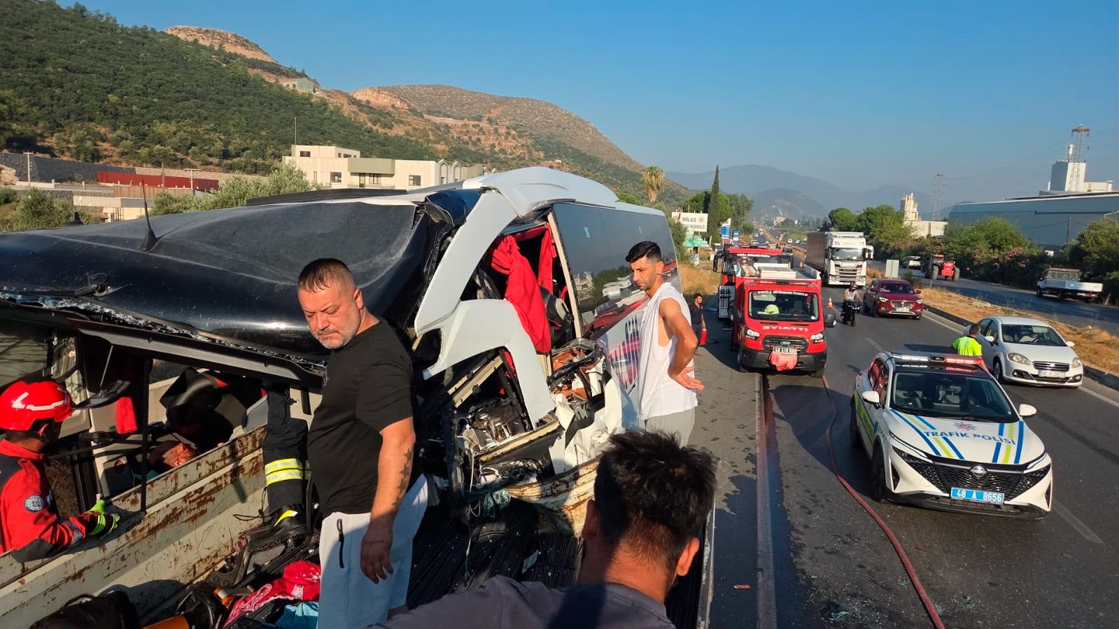 Muğla’da Otobüs Tır’a Çarptı: 2 Ölü, 17 Yaralı, Kaza Detayları