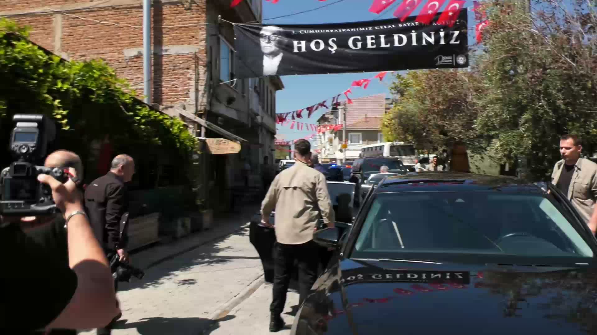 Bayar Anıt Mezarı
