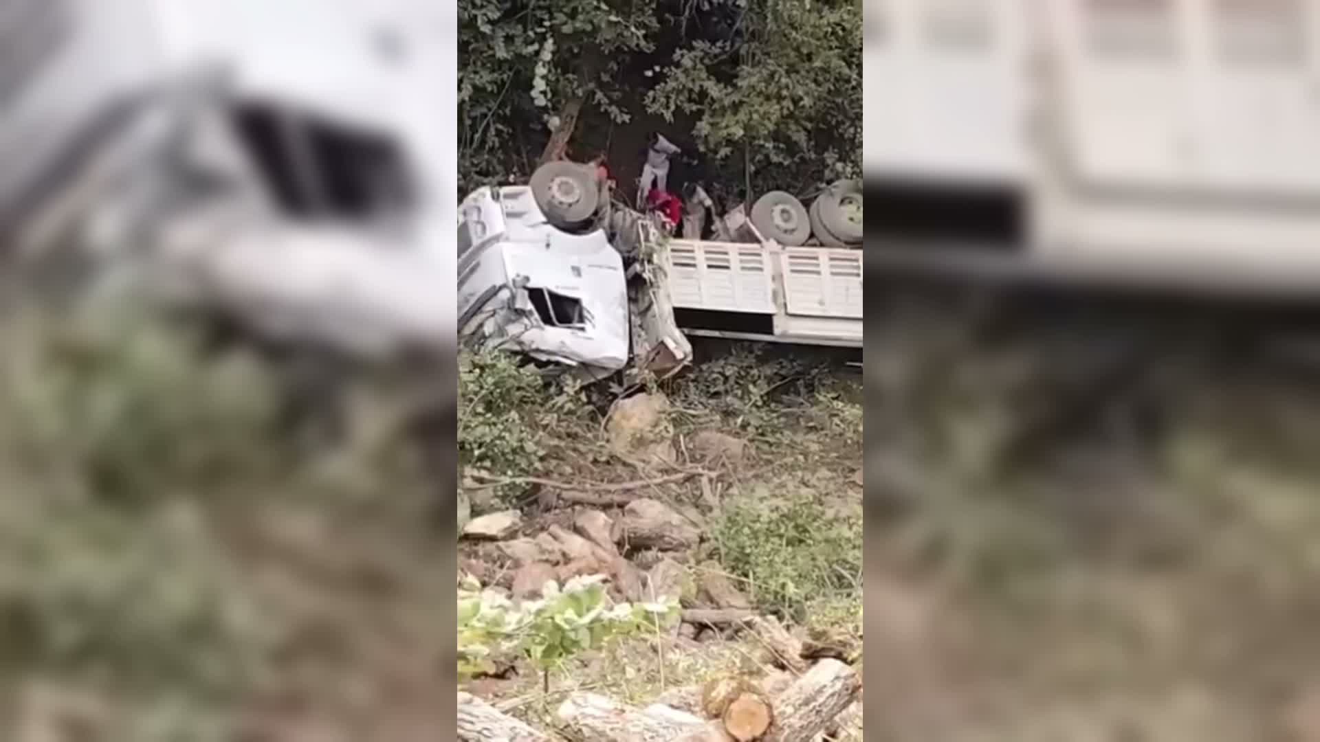 kamyon uçuruma düşmesi